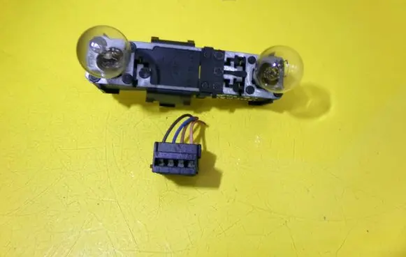 Renault Safrane Tail light bulb cover holder