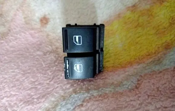 Skoda Octavia Mk2 (1Z) Electric window control switch 1z0959858