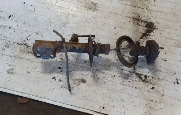 Toyota Avensis Verso Front shock absorber/damper NOCODE