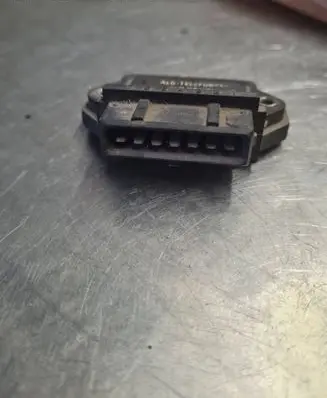 Volkswagen Golf III Ignition amplifier control unit 211905351D 333231 654321