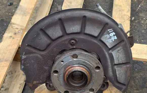 Front wheel hub