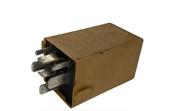 BMW 5 E39 Window wiper relay 8384505 61368384505
