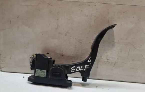 Accelerator throttle pedal