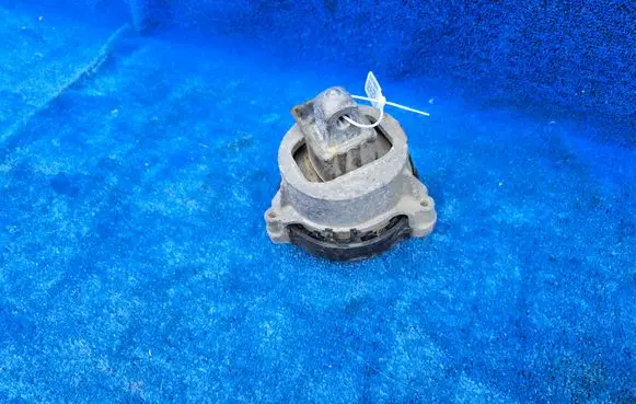 BMW X4 G02 Engine mount bracket 8482772