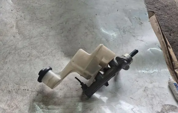 Toyota Corolla Verso E121 Master brake cylinder 13231110310