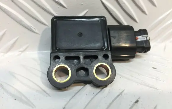 Mitsubishi L200 Airbag deployment crash/impact sensor MR475078