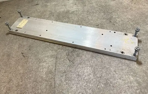 Engine mounting bracket