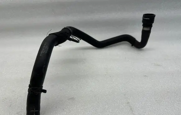 Volkswagen Touareg I Engine coolant pipe/hose 7L6122109D