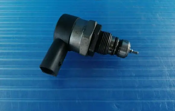 BMW X3 E83 Fuel pressure regulator 0281002481