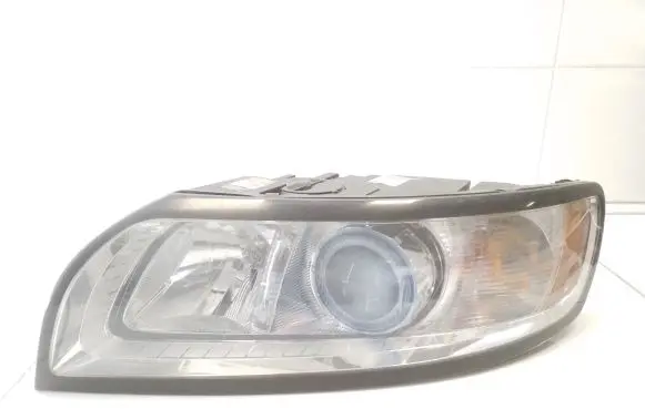 Volvo V50 Headlight/headlamp 30763037 1307329209