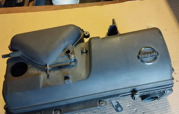 Nissan Note (E11) Intake manifold