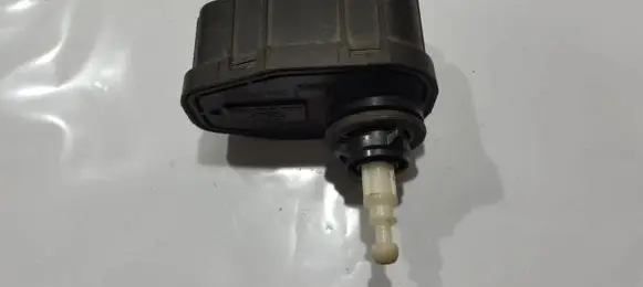 Opel Omega B1 Headlight level adjustment motor 90457812 004375-14