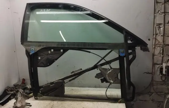 Audi A3 S3 8L Front door window/glass frame 8L3837754