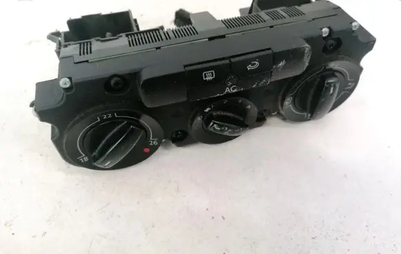 Volkswagen Touran I Climate control unit