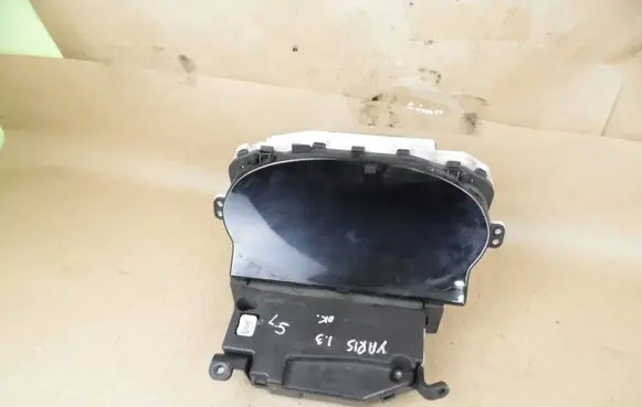 Toyota Yaris Speedometer (instrument cluster) 838000D010 21656977-1