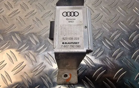 Audi A2 Sound amplifier 8Z0035223