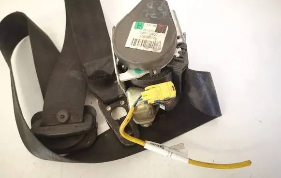 Volkswagen Touareg I Front seatbelt 7L0857706D