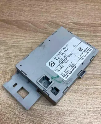 Mercedes-Benz E W211 Gateway control module A2115408545 A2114420027