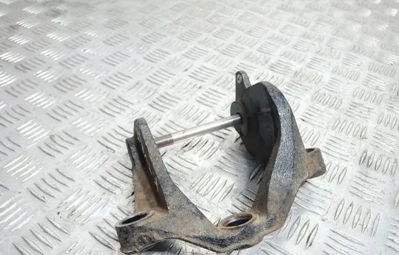 Mazda CX-7 Engine mounting bracket