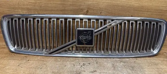 Volvo V70 Front bumper upper radiator grill 9190385