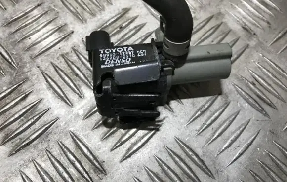 Toyota Corolla E120 E130 Turbo solenoid valve 9091012257 90910-12257