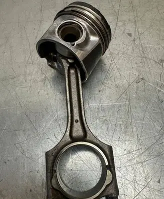 Volvo V70 Piston with connecting rod 81L123