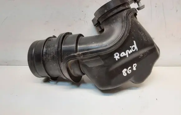 Skoda Rapid (NH) Turbo air intake inlet pipe/hose 04E129656