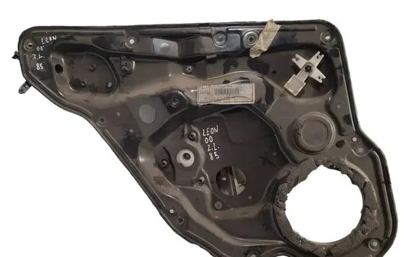Rear door manual window regulator
