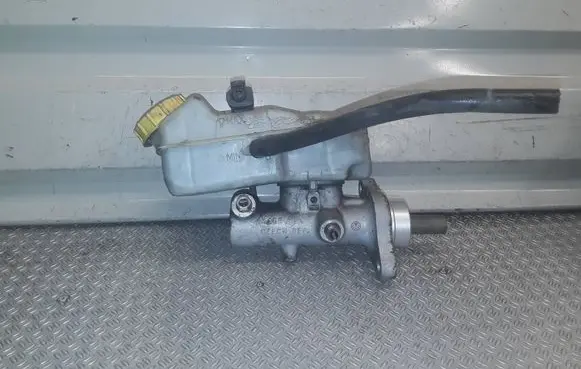 Volkswagen Transporter - Caravelle T5 Master brake cylinder 7H0611303B