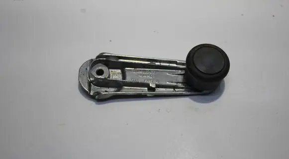 Audi 80 90 B3 Rear door window winding handle 443837581D