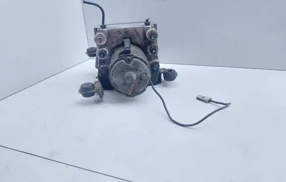 Audi A4 S4 B5 8D ABS Pump 8D0614111