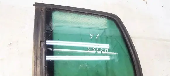 Volkswagen Touran I Rear side window