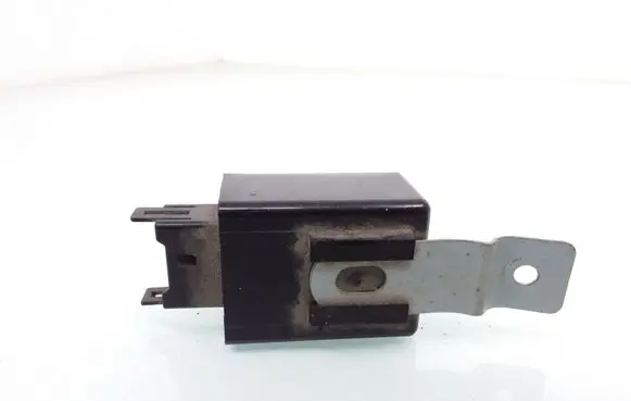 Suzuki Grand Vitara I Window wiper relay 3865065D00 G8D702S 1452D2
