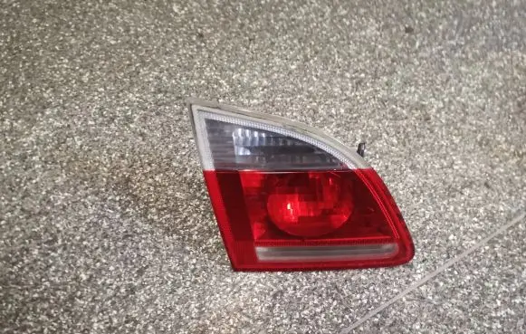 Tailgate rear/tail lights