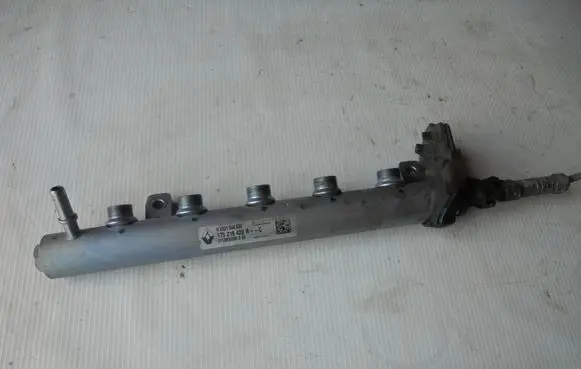 Mercedes-Benz Vito Viano W447 Fuel main line pipe 175216420R