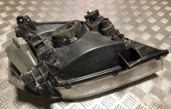 Nissan X-Trail T30 Headlight/headlamp E137511 1682