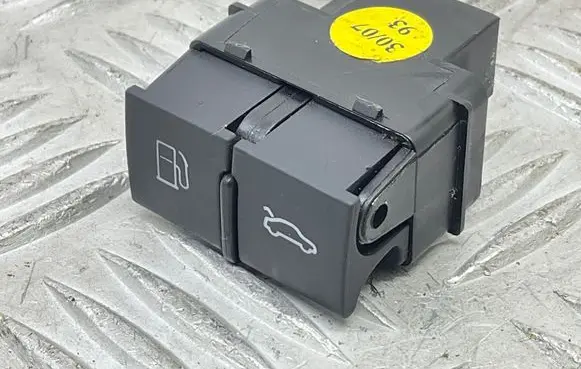 Audi TT TTS Mk2 Fuel tank opening switch 8P0959833A