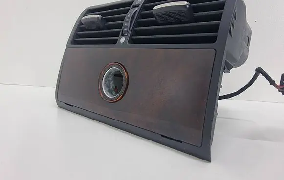Rear air vent grill