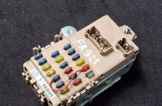 Subaru Forester SF Fuse module