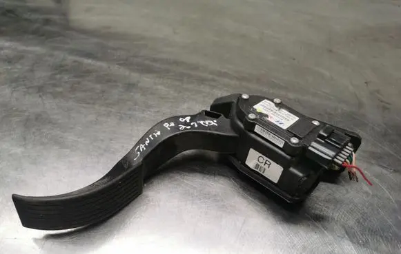 Hyundai Santa Fe Accelerator throttle pedal