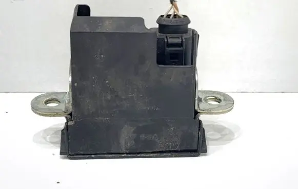 Volkswagen Golf V Tailgate exterior lock 