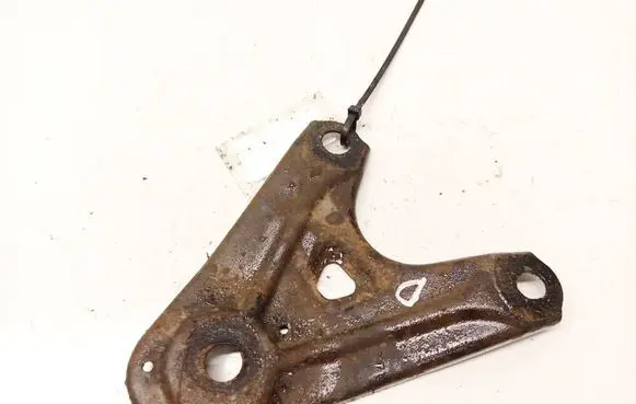 Toyota Avensis Verso Engine mounting bracket 