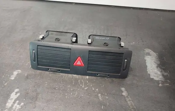 Skoda Fabia Mk1 (6Y) Dash center air vent grill 6Y0820951