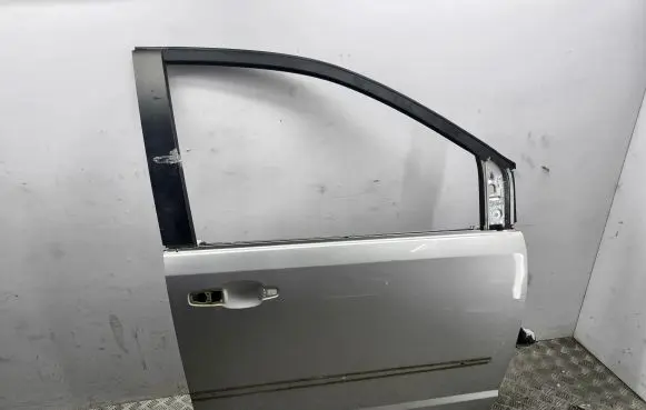 Chrysler Voyager Front door