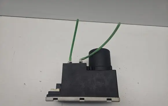 Audi A8 S8 D2 4D Central locking vacuum pump 8L0862257G