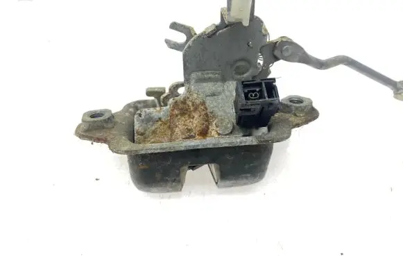 Loading door lock