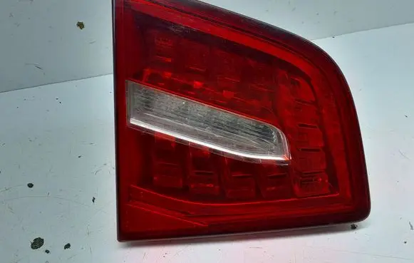 Tailgate rear/tail lights