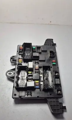 Opel Astra H Fuse module 1110022AC 3C5927271 13302301