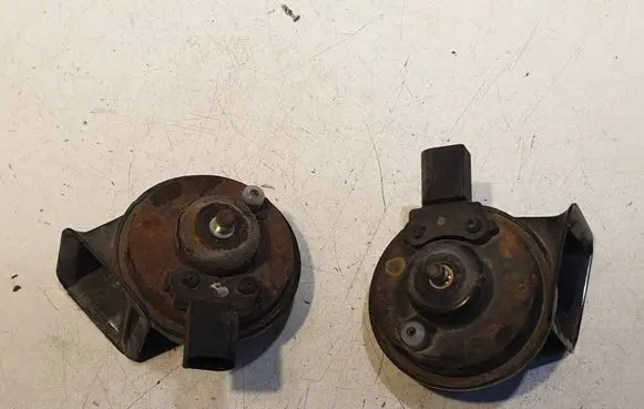 Volkswagen Golf V Horn signal 703881157