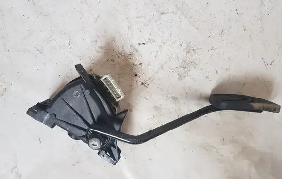 Volvo XC90 Accelerator throttle pedal 30683521